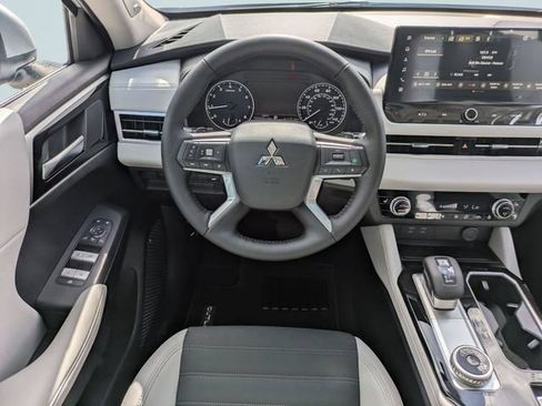 New 2026 Mitsubishi Outlander SE FWD image 17