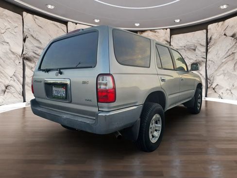 Used 2002 Toyota 4Runner SR5 RWD image 5