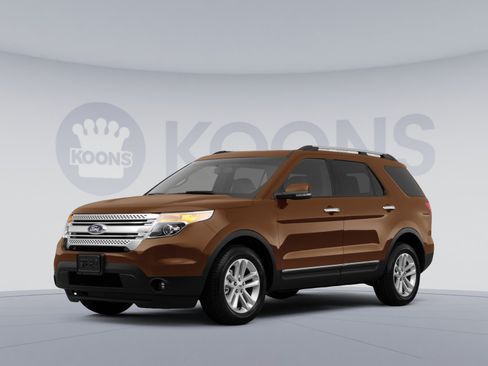 Used 2017 Ford Explorer XLT w/ Equipment Group 202A AWD/4WD image 1