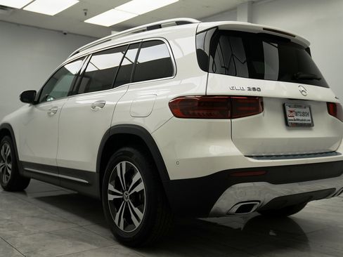 Used 2025 Mercedes-Benz GLB 250 4MATIC image 5