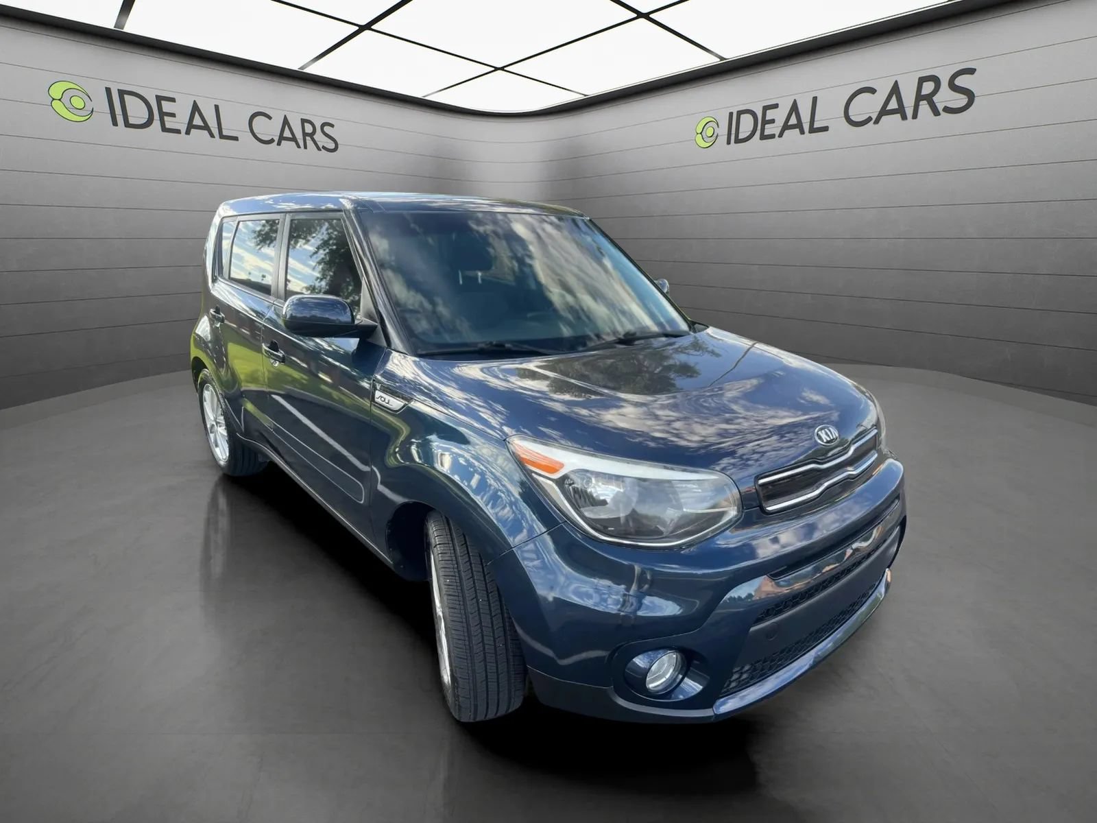 Used 2017 Kia Soul + FWD image 3