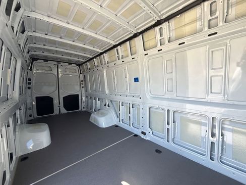 Used 2024 Mercedes-Benz Sprinter 3500 image 25