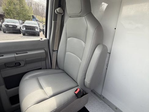 Used 2018 Ford E-350 and Econoline 350 Super Duty w/ Power Windows & Locks Group image 29