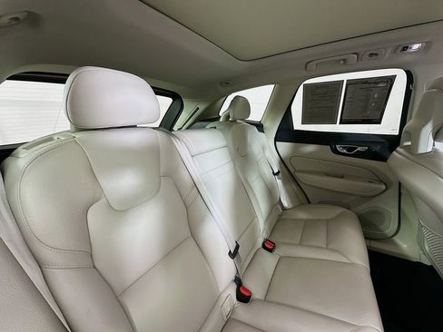 Used 2018 Volvo XC60 T6 Momentum image 27