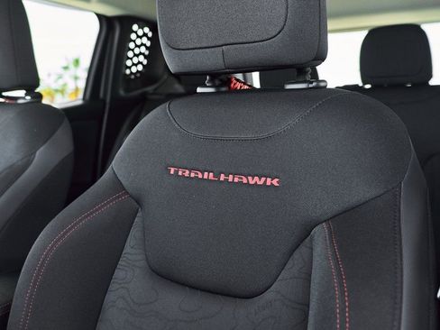 Used 2023 Jeep Renegade Trailhawk image 31