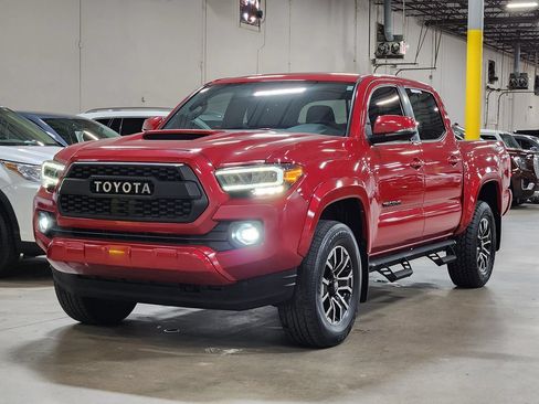 Used 2022 Toyota Tacoma TRD Sport w/ Technology Package RWD image 4