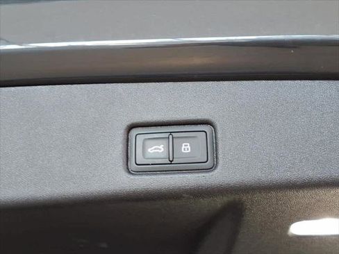 Certified 2025 Audi Q5 Premium w/ Convenience Package image 19