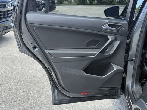 Used 2021 Volkswagen Tiguan SE R-Line image 33