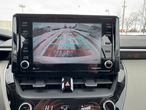 Used 2022 Toyota Corolla LE image 4