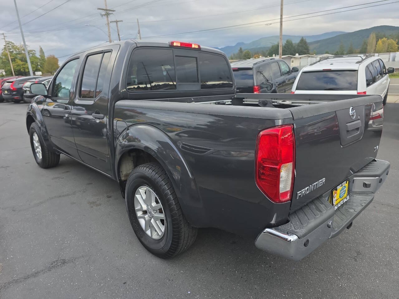 Used 2015 Nissan Frontier SV w/ SV Value Truck Package RWD image 7