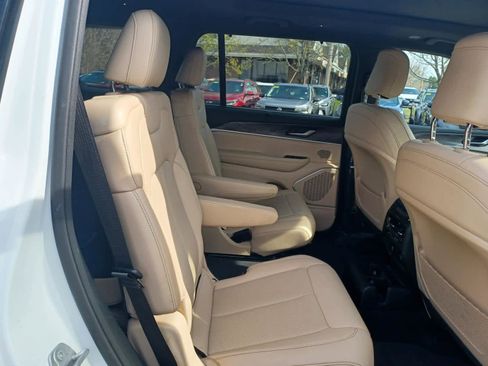 Used 2023 Jeep Grand Cherokee L Limited w/ Luxury Tech Group II image 27