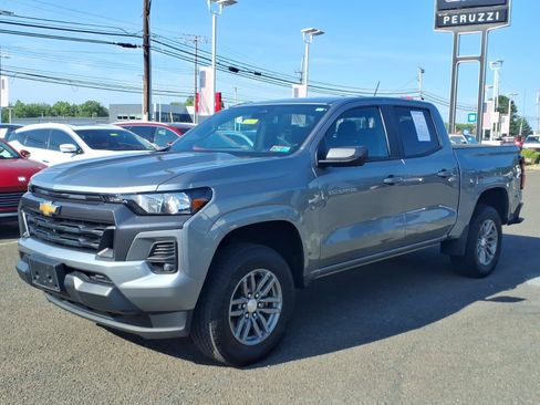 Certified 2024 Chevrolet Colorado LT w/ LT Convenience Package II AWD/4WD image 8