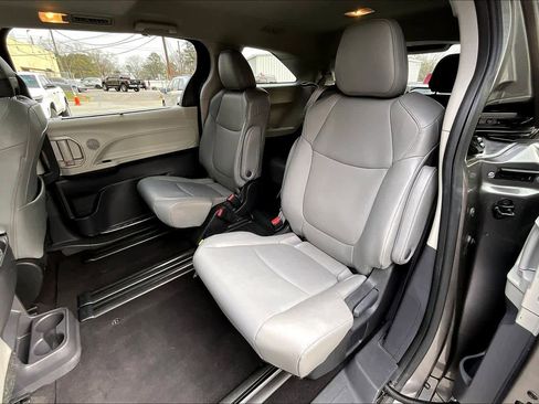 Certified 2024 Toyota Sienna XLE image 21