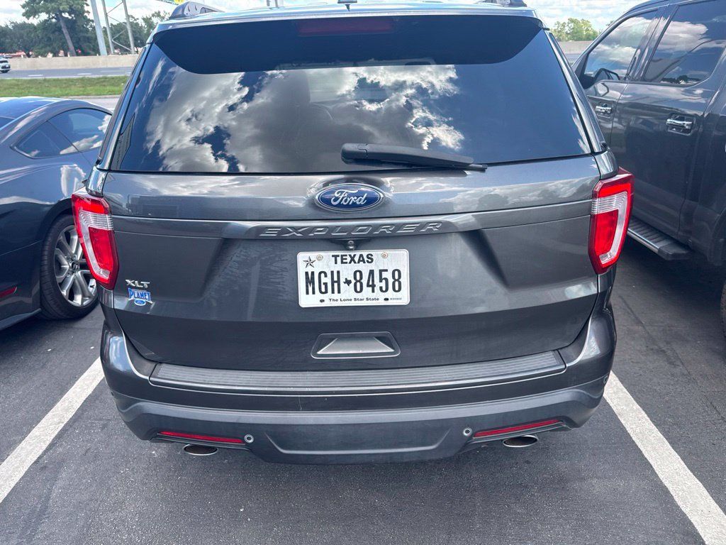 Used 2019 Ford Explorer XLT w/ Equipment Group 202A FWD image 2