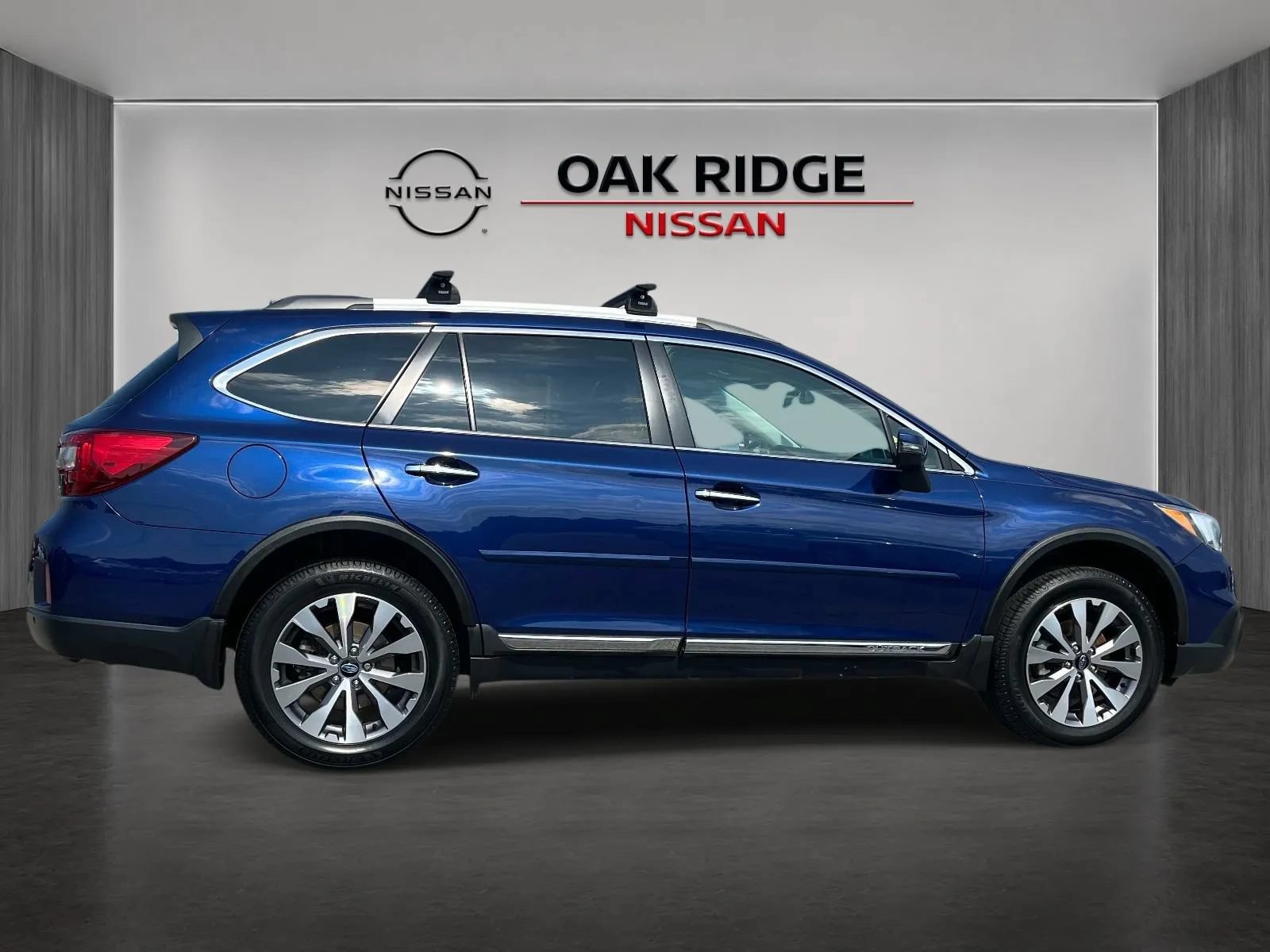 Used 2017 Subaru Outback 3.6R Touring AWD/4WD image 2