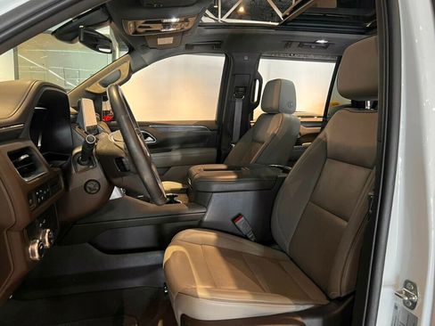 Used 2022 GMC Yukon SLT w/ SLT Premium Package image 10