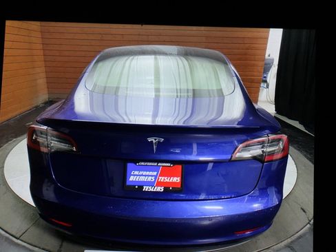 Used 2022 Tesla Model 3 Standard Range image 10