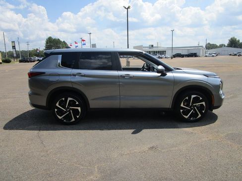 Used 2024 Mitsubishi Outlander SE image 6