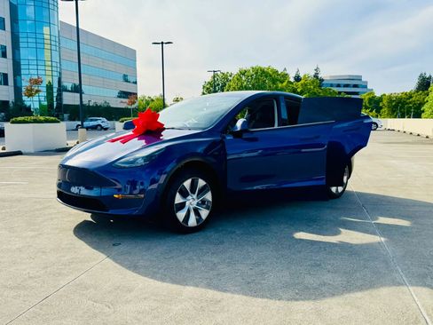 Used 2023 Tesla Model Y 2WD image 53