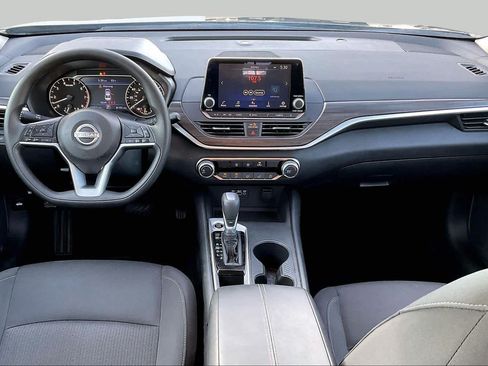 Used 2025 Nissan Altima 2.5 SV FWD image 13