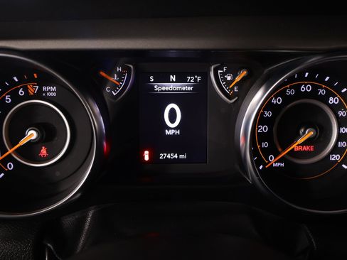 Used 2022 Jeep Wrangler Sport image 4