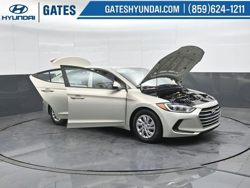 Used 2017 Hyundai Elantra SE w/ Cargo Package image 56