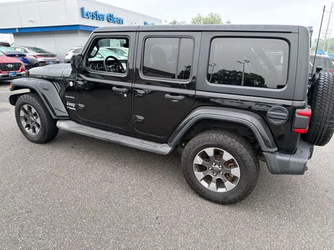 Used 2018 Jeep Wrangler Unlimited Sahara AWD/4WD image 5