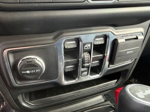 Used 2023 Jeep Wrangler Sahara image 27