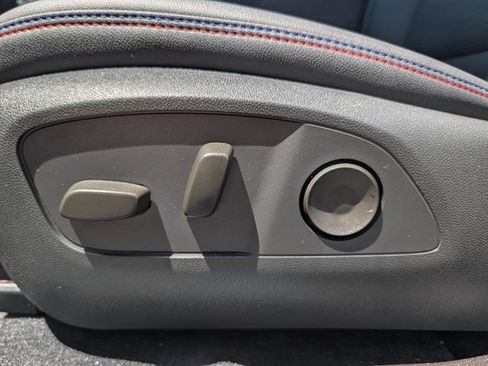 Used 2025 Chevrolet Equinox EV RS w/ LPO, All-Weather Mat Package FWD image 17