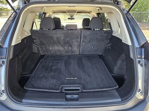 Used 2023 Nissan Rogue S image 17