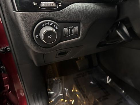 Used 2021 Jeep Cherokee Latitude Plus image 13