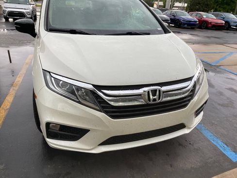 Used 2018 Honda Odyssey LX image 2
