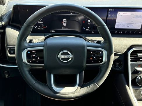 Used 2025 Nissan Armada Platinum image 14