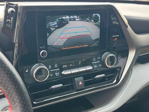 Used 2023 Toyota Highlander XLE AWD/4WD image 20