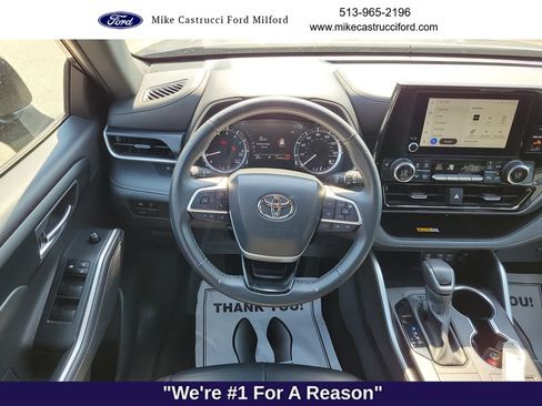 Used 2024 Toyota Highlander XSE FWD image 11