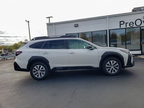 Used 2024 Subaru Outback Premium image 8