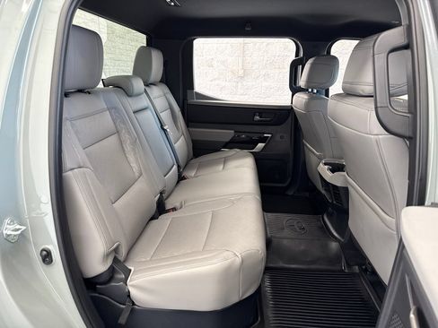 Used 2025 Toyota Tundra Limited AWD/4WD image 40