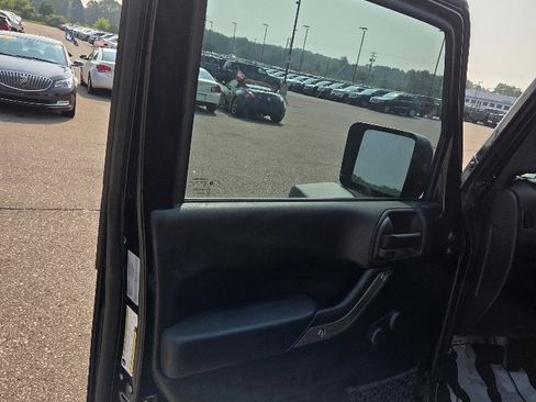 Used 2017 Jeep Wrangler Sport image 10