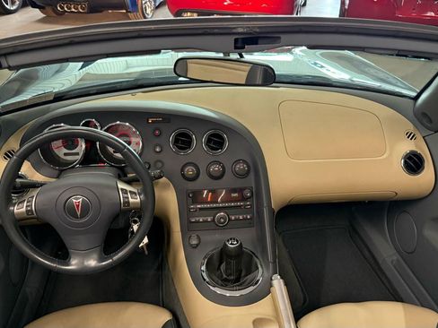 Used 2006 Pontiac Solstice Convertible w/ Premium Package RWD image 24