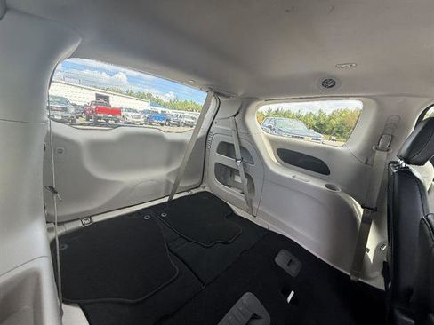 Used 2024 Chrysler Pacifica Touring-L FWD image 20