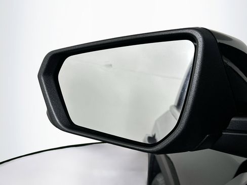 Used 2024 GMC Terrain SLT image 16