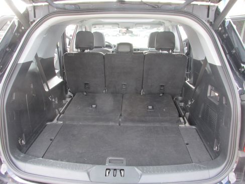 Used 2022 Ford Explorer XLT w/ Equipment Group 202A image 22