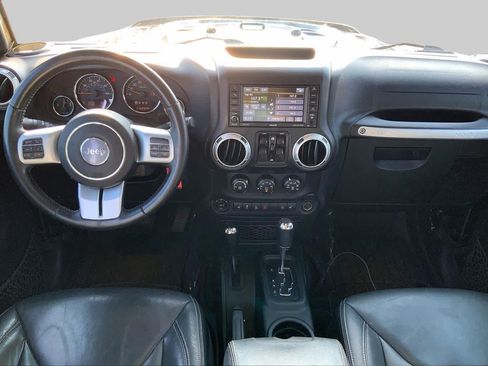 Used 2017 Jeep Wrangler Unlimited Rubicon AWD/4WD image 14