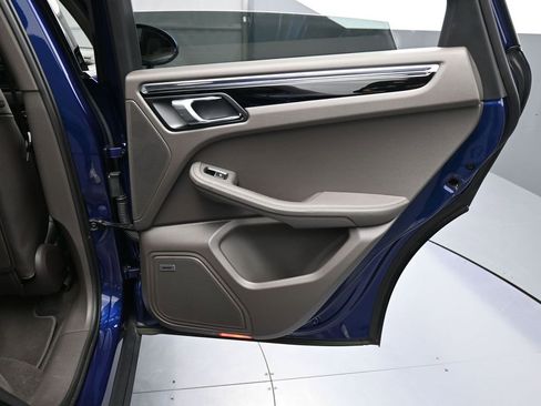 Certified 2025 Porsche Macan AWD/4WD image 26