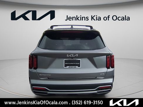 Certified 2024 Kia Sorento EX w/ Panoramic Sunroof Package AWD/4WD image 4