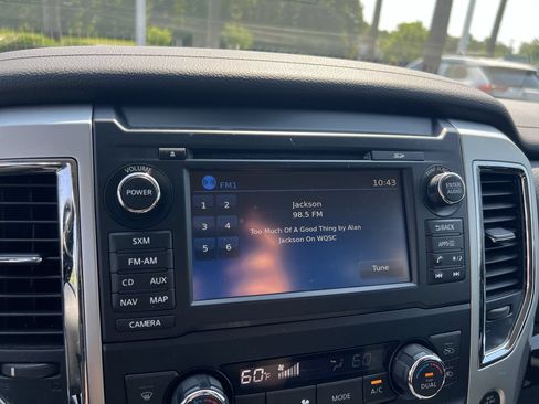 Used 2018 Nissan Titan SV w/ SV Convenience Package AWD/4WD image 23