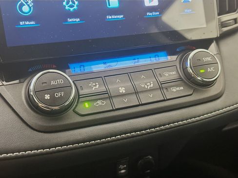 Used 2018 Toyota RAV4 LE image 22