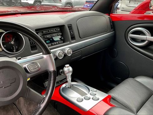 Used 2003 Chevrolet SSR w/ Preferred Equipment Group RWD image 13