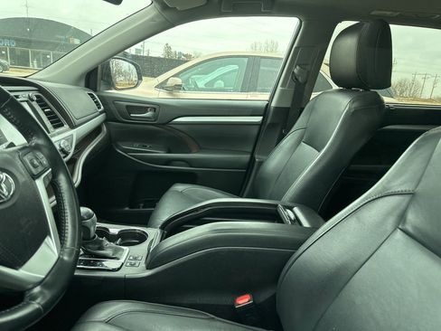 Used 2017 Toyota Highlander XLE image 7