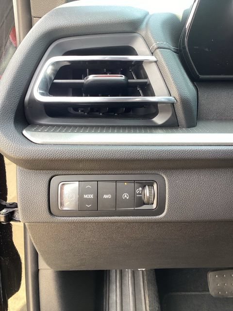 Used 2025 Chevrolet Traverse LT AWD/4WD image 12